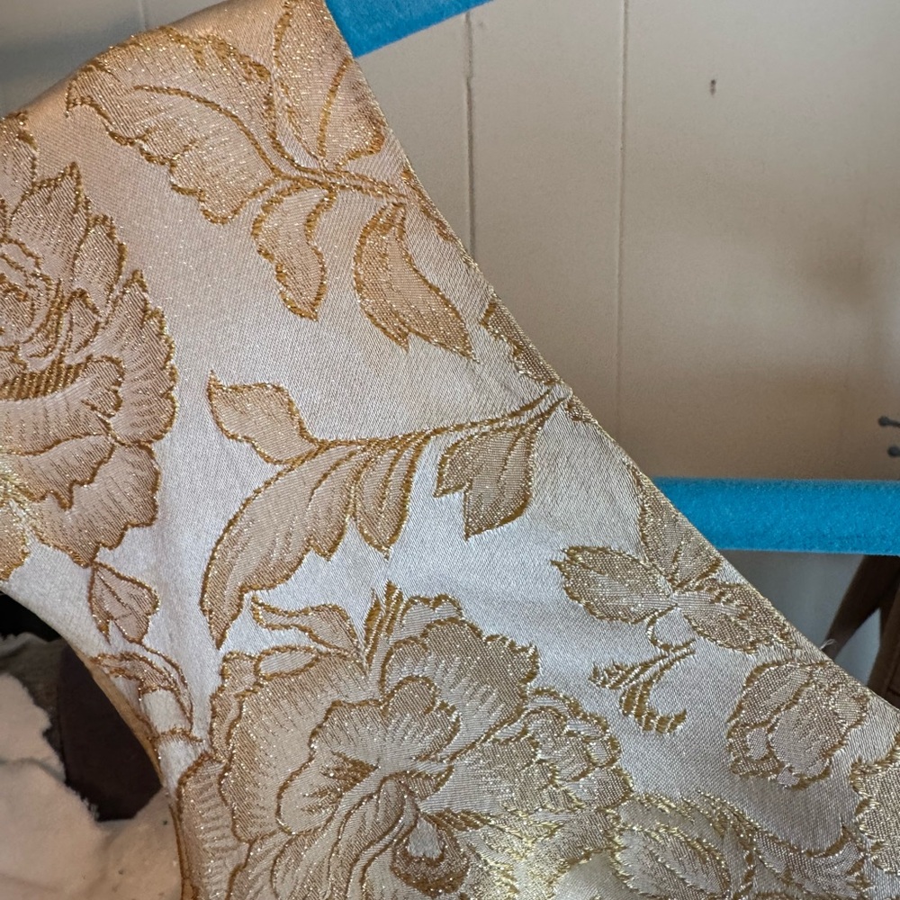 Gorgeous gold vintage dress with sequined floral accents and bows - Picture 10 of 13